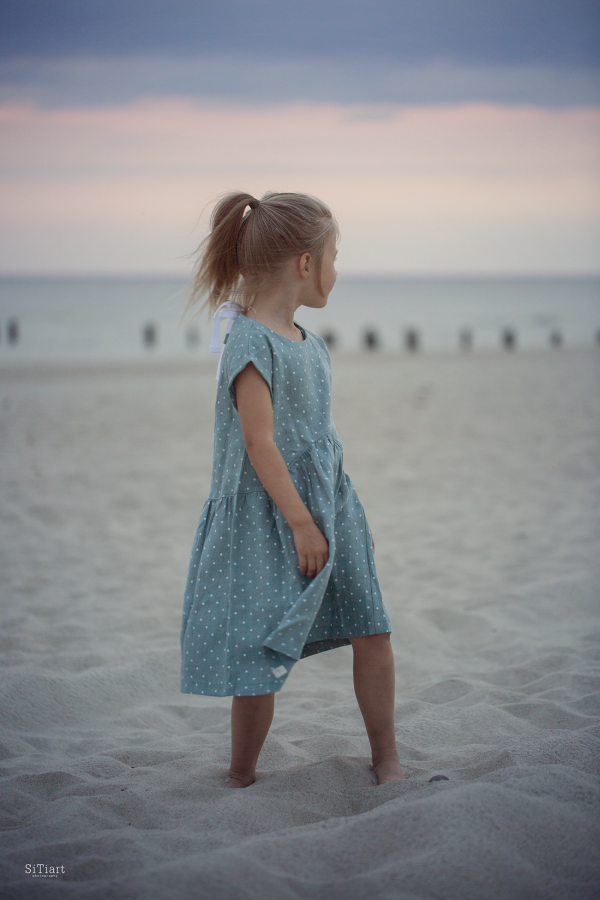 Lininė vaikiška suknelė "Mėtiniai žirniukai"